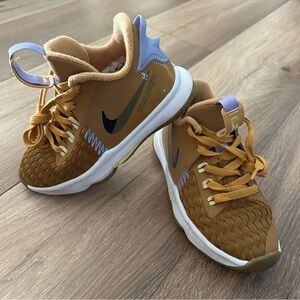 LeBron Witness 5 GS Youth Sneakers